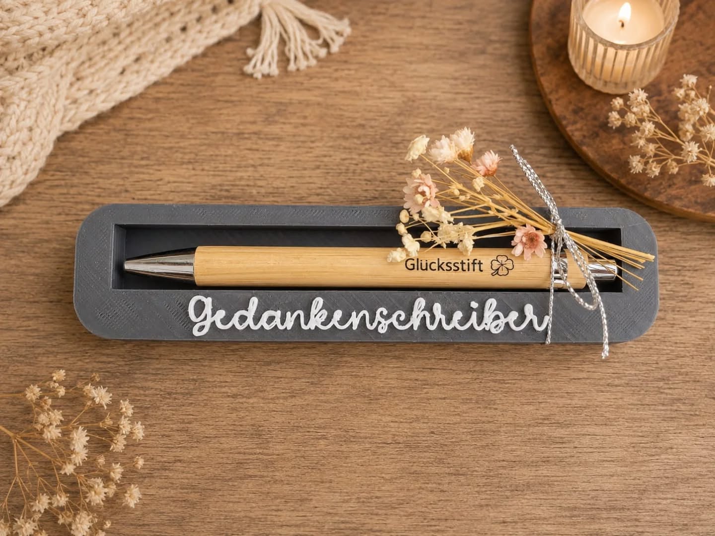 Dieses kleine Schmuckstück ist die perfekte Stiftablage 🖊🖊 Druckbar gerne in Euren Wunschfarben. Schließlich kann man sich ja nicht alles im Kopf nur merken. 🙂 #3ddruck #gedankenschreiber #handmadeshop #mitbringsel #etsyshop